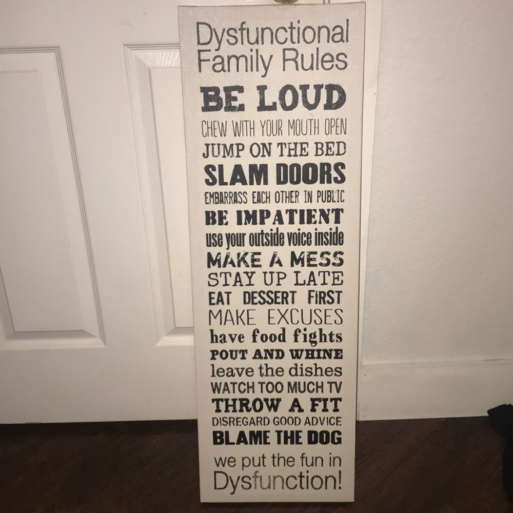 dysfunctional family rules wall decor